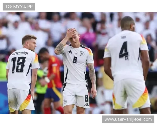 世界杯预选赛欧洲区焦点战引发球迷热议，谁能笑到最后成为焦点