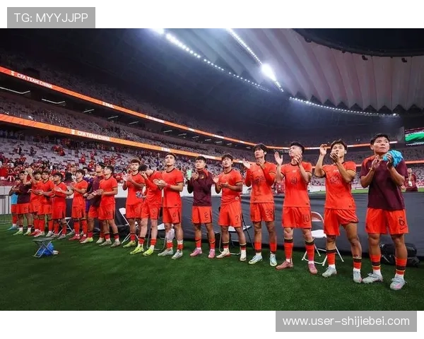 两支足球劲旅在世界杯上的经典对决回顾与比赛中的精彩瞬间